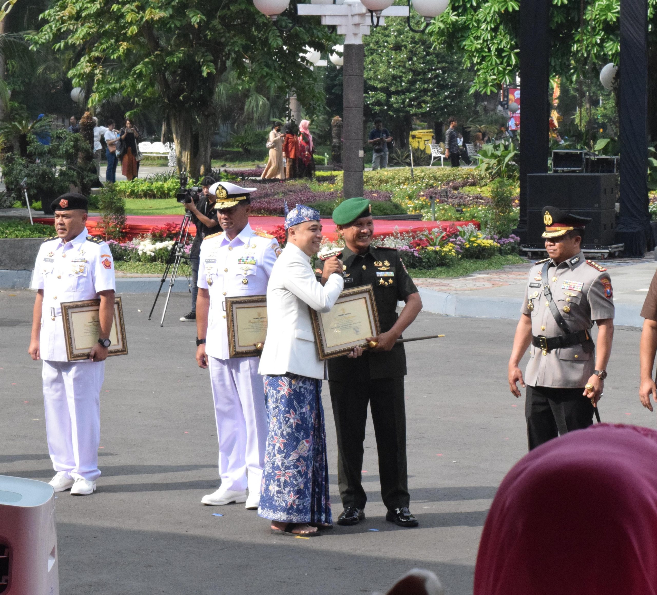 Dandim 0830 Surabaya Terima Penghargaan di HJKS Ke 732 Kota Surabaya