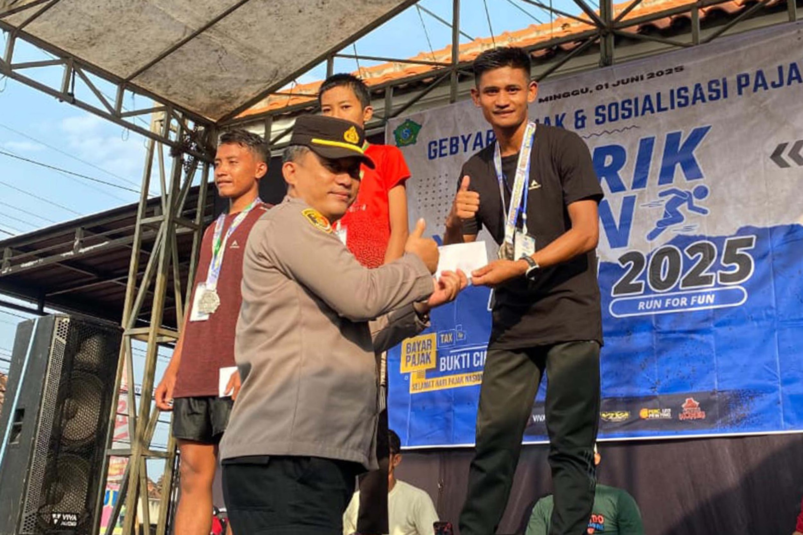 Banggakan Satuan, Atlet Pentathlon Yonif 3 Marinir Tampil Meyakinkan Pada Event Tarik Fun Run