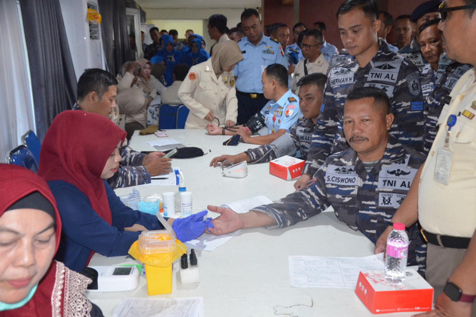 Prajurit Yonif 1 Marinir Sumbangkan Darah Pada Peringatan HUT Ke 69 Penerbangan TNI AL Tahun 2025