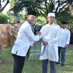 Semangat Berkurban di Kodiklatal: Komandan Kodiklatal Serahkan Hewan Kurban