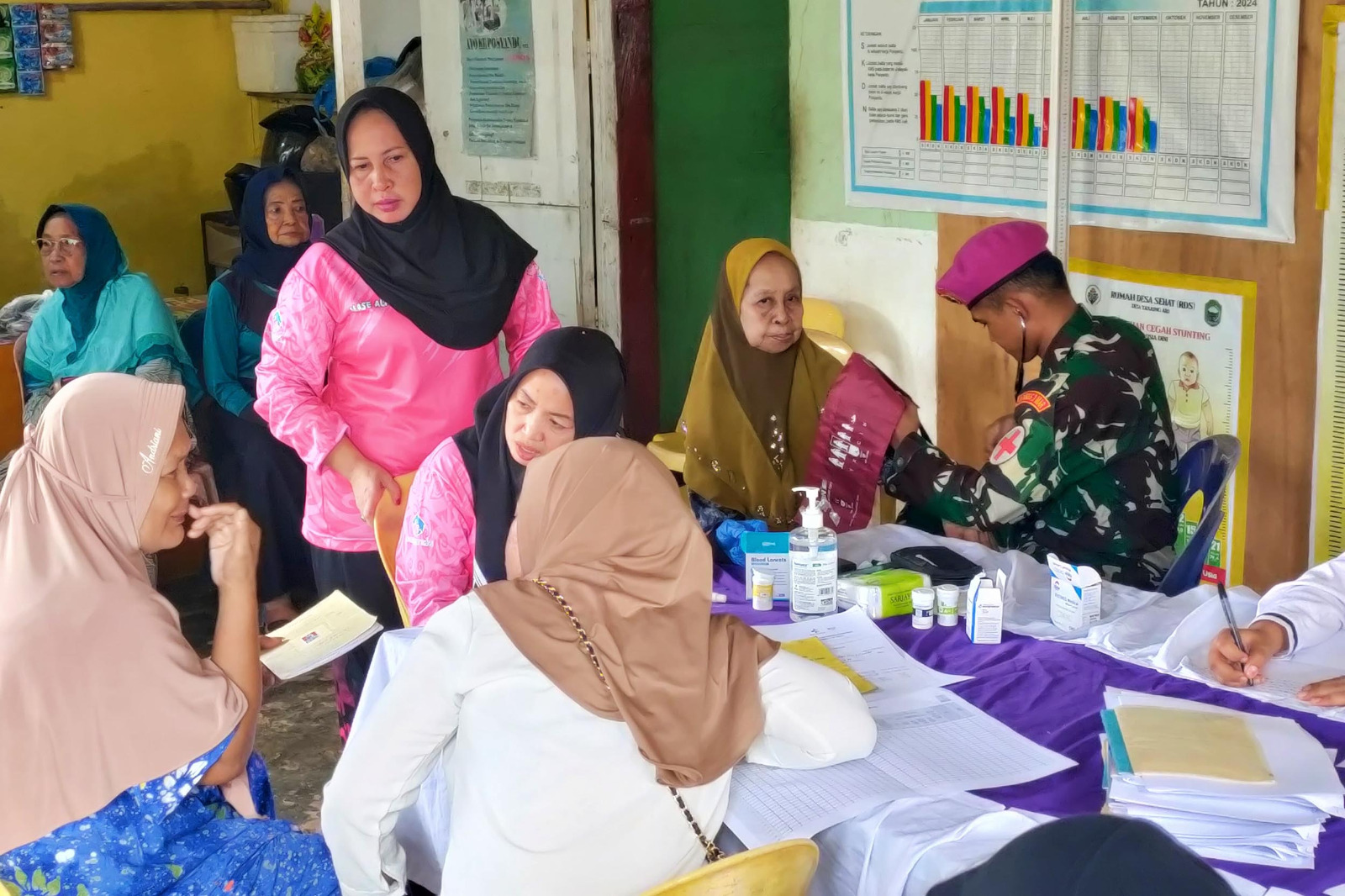 Satgasmar Pam Ambalat XXX Bersinergi Dengan Dinas Kesehatan Nunukan Pada Pelaksanaan Posyandu Lansia Di Perbatasan