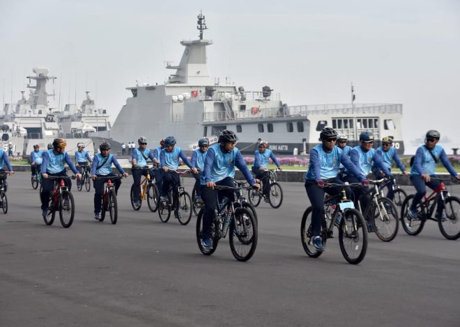 Komandan Brigif 2 Marinir Ikuti Gowes Bersama Pimpinan Kotama TNI AL Wilayah Surabaya