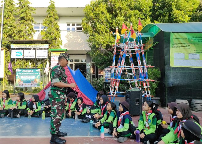 Melalui Kegiatan Pramuka “Perjusa Galang Prestasi”, Babinsa Koramil Rungkut Berikan Penguatan Kebangsaan dan Kedisiplinan