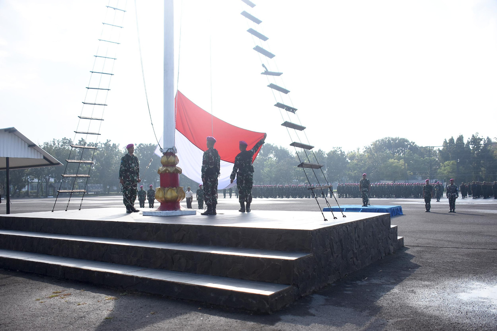 Tingkatkan Nasionalisme, Prajurit Dan PNS Brigif 2 Marinir Laksanakan Upacara 17-an