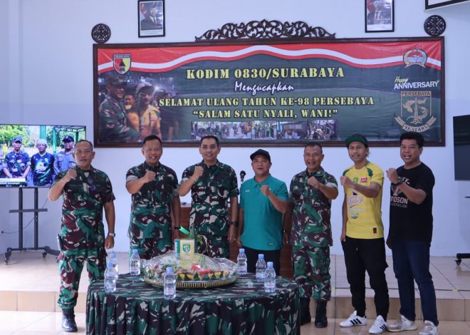 Di Hari Ulang Tahun Persebaya Ke-98, Kodim Surabaya Terima Tumpeng sebagai Simbol Persaudaraan