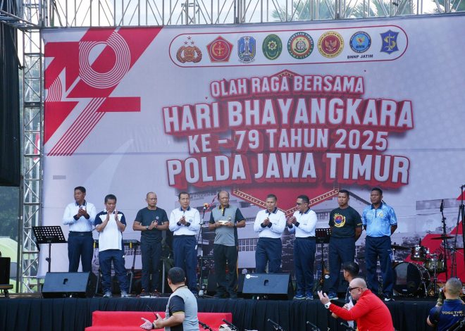 Perkuat Kebersamaan, Pangkoarmada II Hadiri Olahraga Bersama TNI-Polri dan Forkopimda Jatim Sambut Hari Bhayangkara ke-79