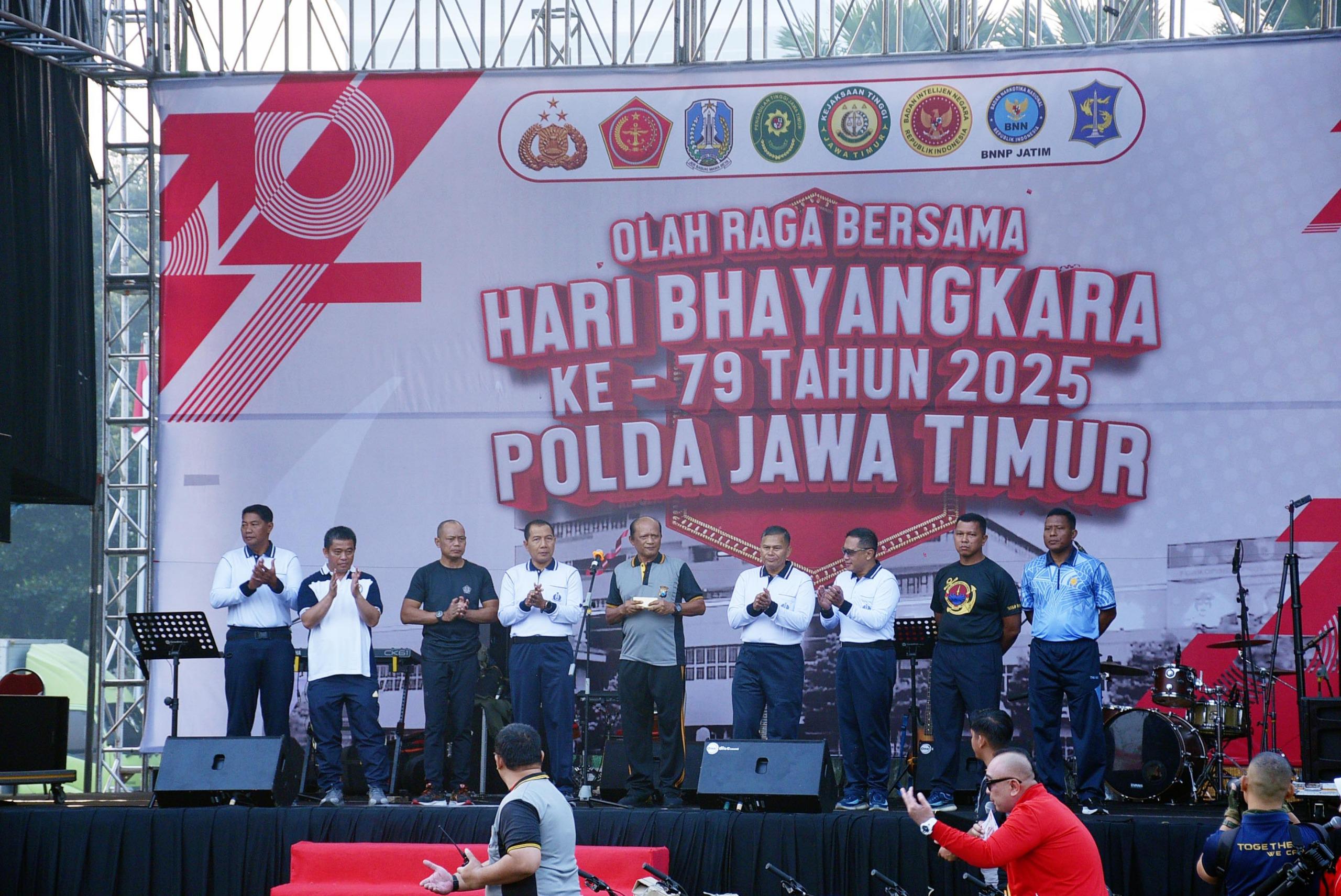 Perkuat Kebersamaan, Pangkoarmada II Hadiri Olahraga Bersama TNI-Polri dan Forkopimda Jatim Sambut Hari Bhayangkara ke-79
