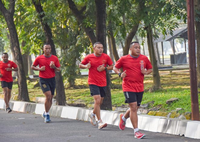 Jaga Stamina dan Soliditas, Perwira Brigif 2 Marinir Laksanakan Olahraga Bersama
