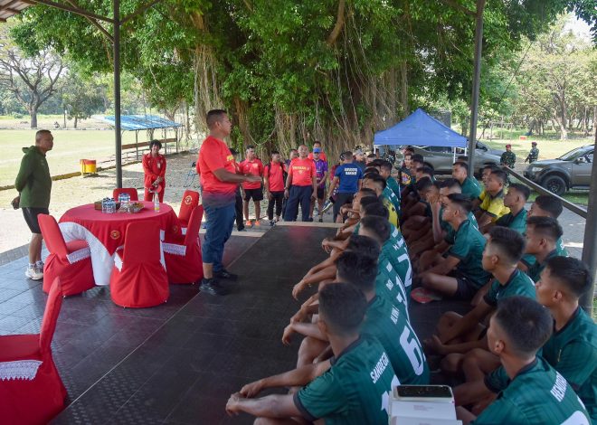 Komandan Brigif 2 Marinir Dampingi Danpasmar 2 Tingkatkan Semangat Bertanding Tim Sepak Bola Marwiltim