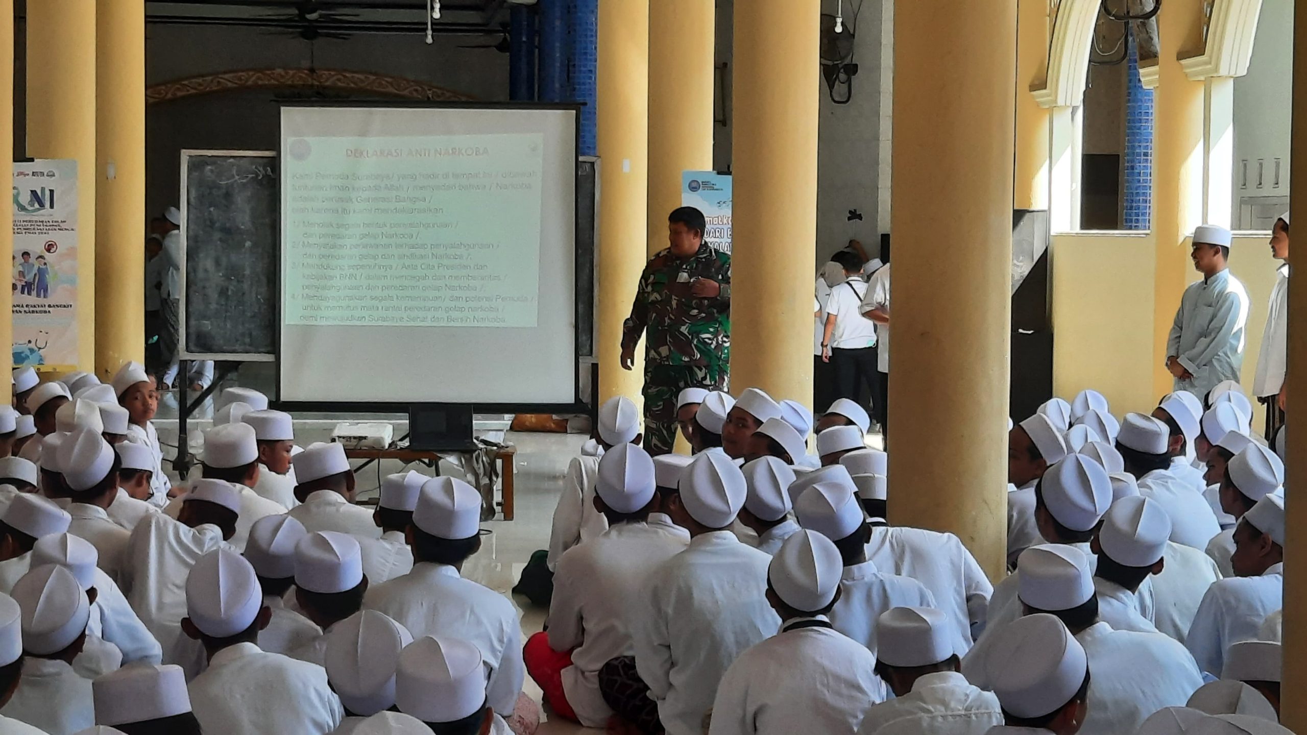 Babinsa Ujung Gencar Sosialisasikan Bahaya Narkoba di Lingkungan Pesantren