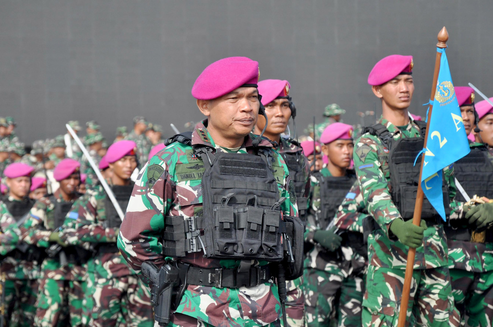 Prajurit Brigif 2 Marinir Tunjukan Loyalitas Dan Dedikasi Terhadap Bangsa Dan Negara Jelang Upacara Kehormatan Militer