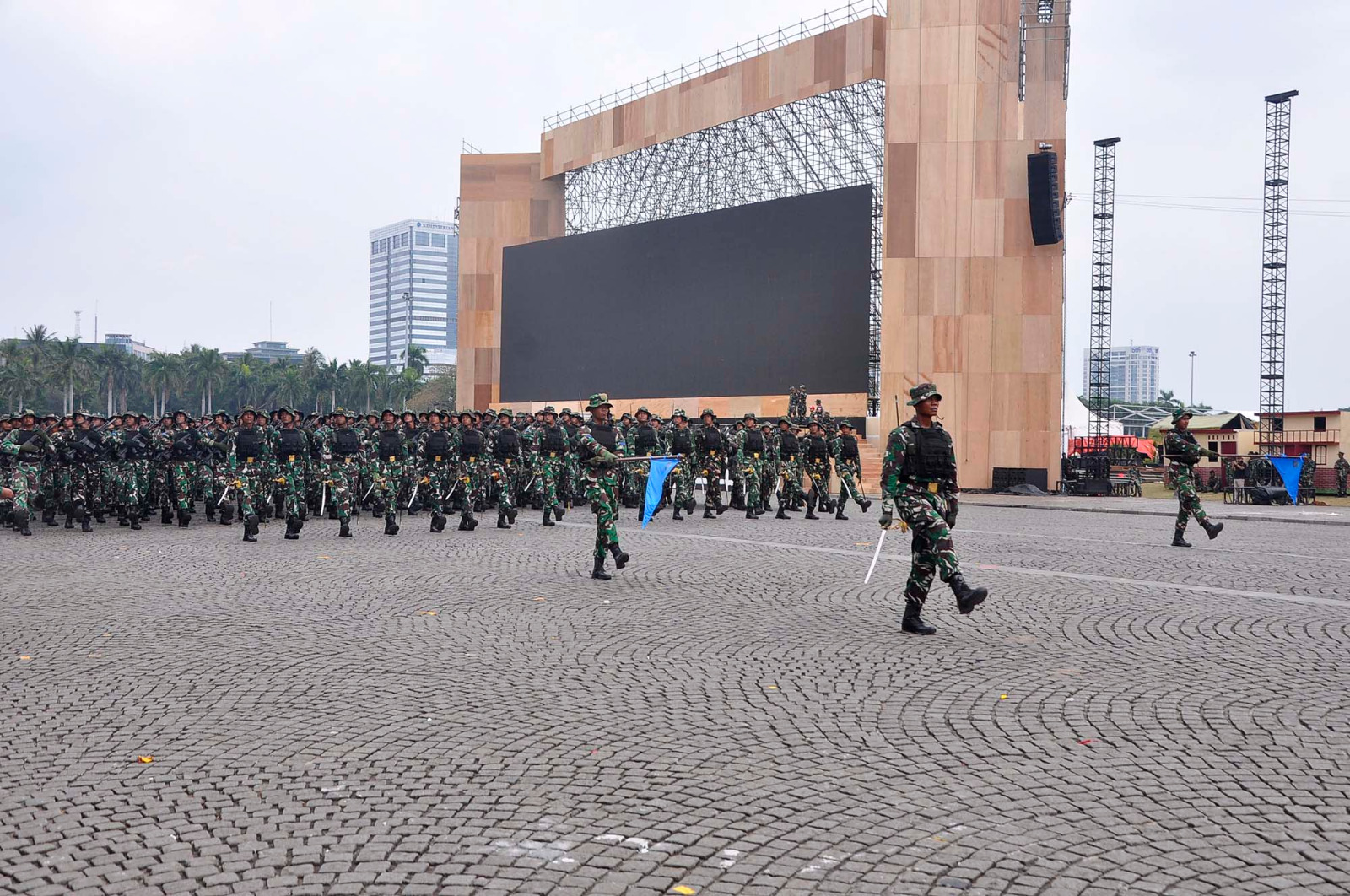 Jelang Peringatan HUT TNI Ke 80, Komandan Brigif 2 Marinir Pimpin Prajuritnya Laksanakan Gladi Upacara Parade Dan Defile